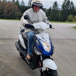 Anneliese auf dem Weg nach Hause